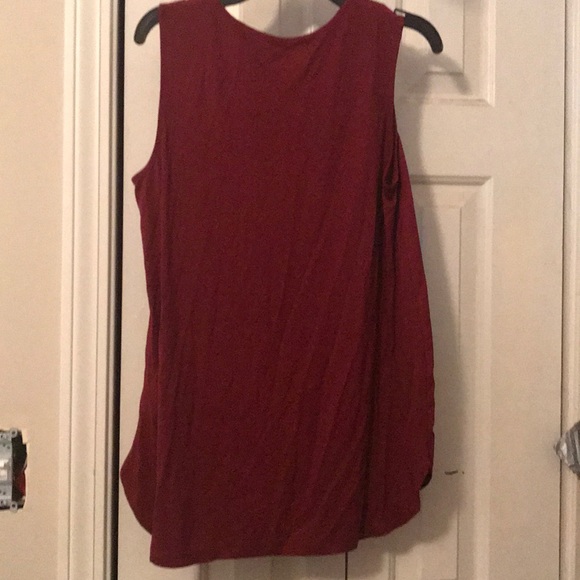 garnet top with cut out in front - Picture 2 of 2